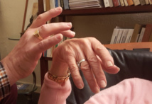 A côté de la plaque. Laurent Gross. Revue Hypnose et Thérapies Brèves. A côté de la plaque. Laurent Gross. Revue Hypnose et Thérapies Brèves.